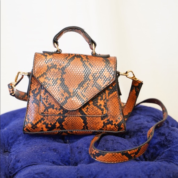 SHEIN Handbags - Snake print mini sling bag
